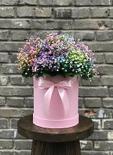 Цветочная композиция из Гипсофила и Розы в шляпной коробке в Черное