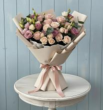 Букет цветов из:  Розы и Лизиантусы в Черное