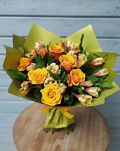 Букет цветов из:  Альстромерии и Розы в Черное