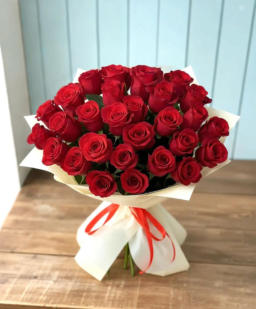 Букет 29 Красных роз в Черное