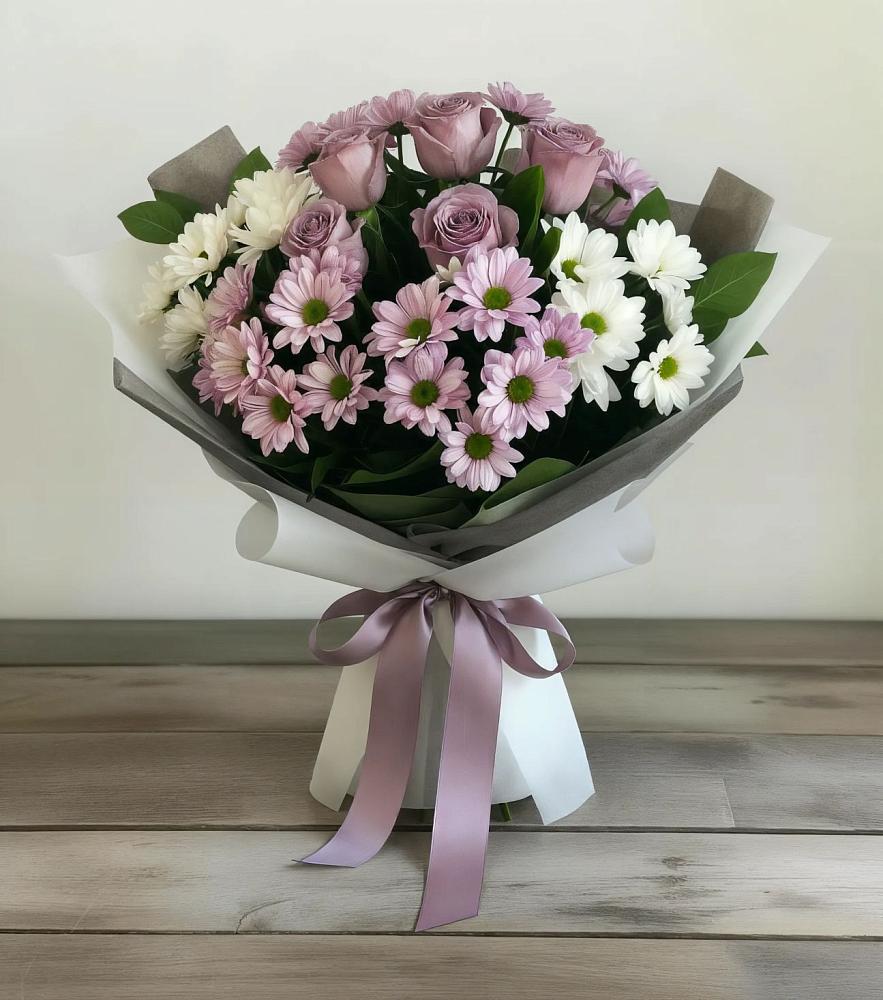 Букет цветов из: Хризантемы и Розы в Черное