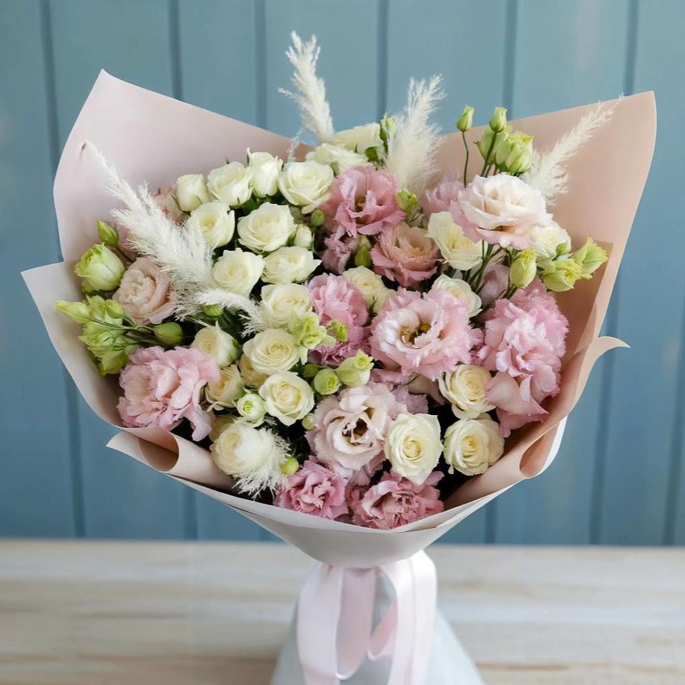 Букет цветов из: Альстромерии и Розы в Черное