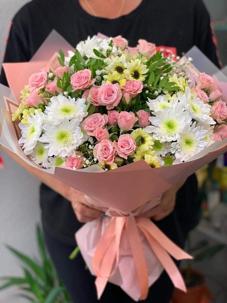 Букет цветов из: Розы и Хризантемы в Черное