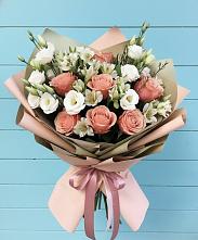 Букет цветов из:  Розы, Альстромерии и Лизиантусы в Черное