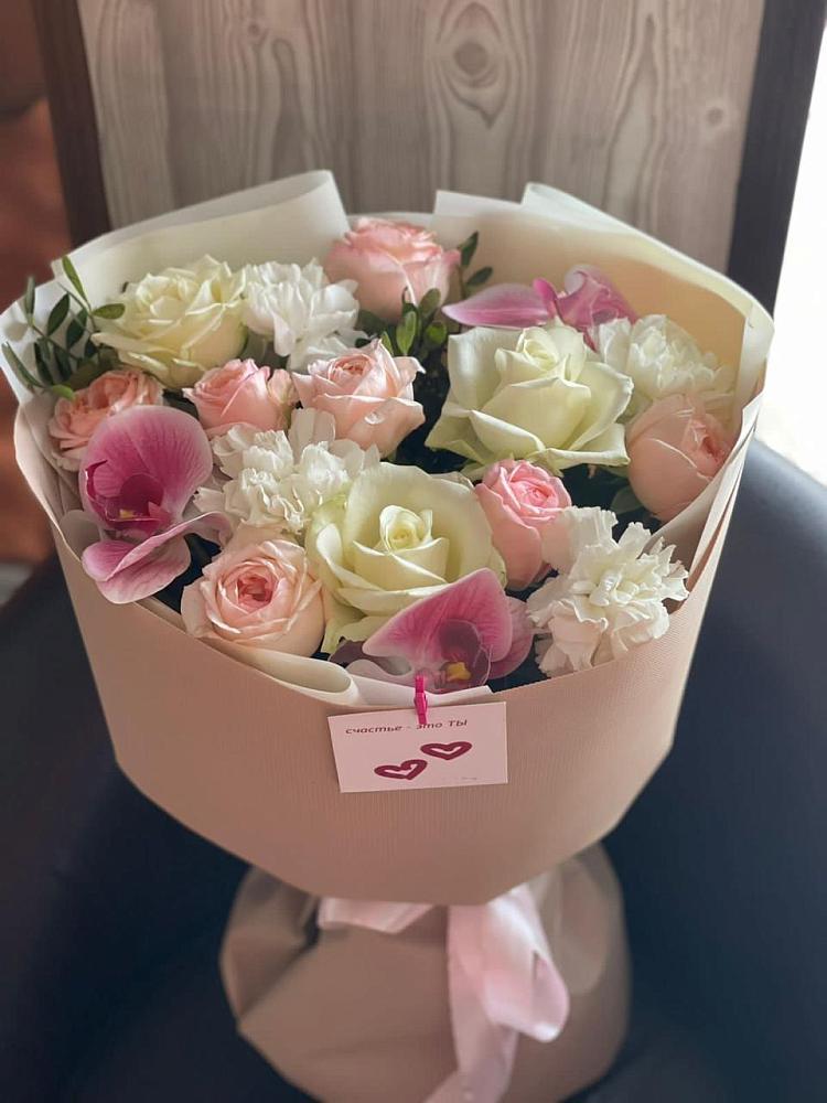 Букет цветов из: Орхидеи, Розы и Гвоздики в Черное