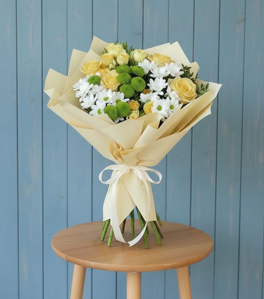 Букет цветов из: Хризантемы и Розы в Черное