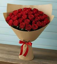 Букет Красные розы Милано в Черное