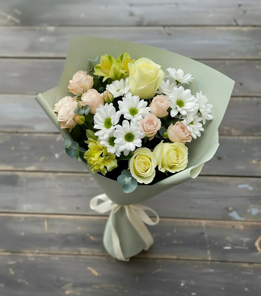 Букет цветов из: Альстромерии, Розы и Хризантемы в Черное