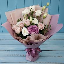 Букет цветов из:  Розы и Лизиантусы в Черное