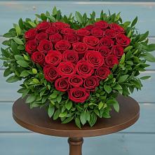 Цветочная композиция из Розы в виде сердца #REPLACE_PRED# Черное