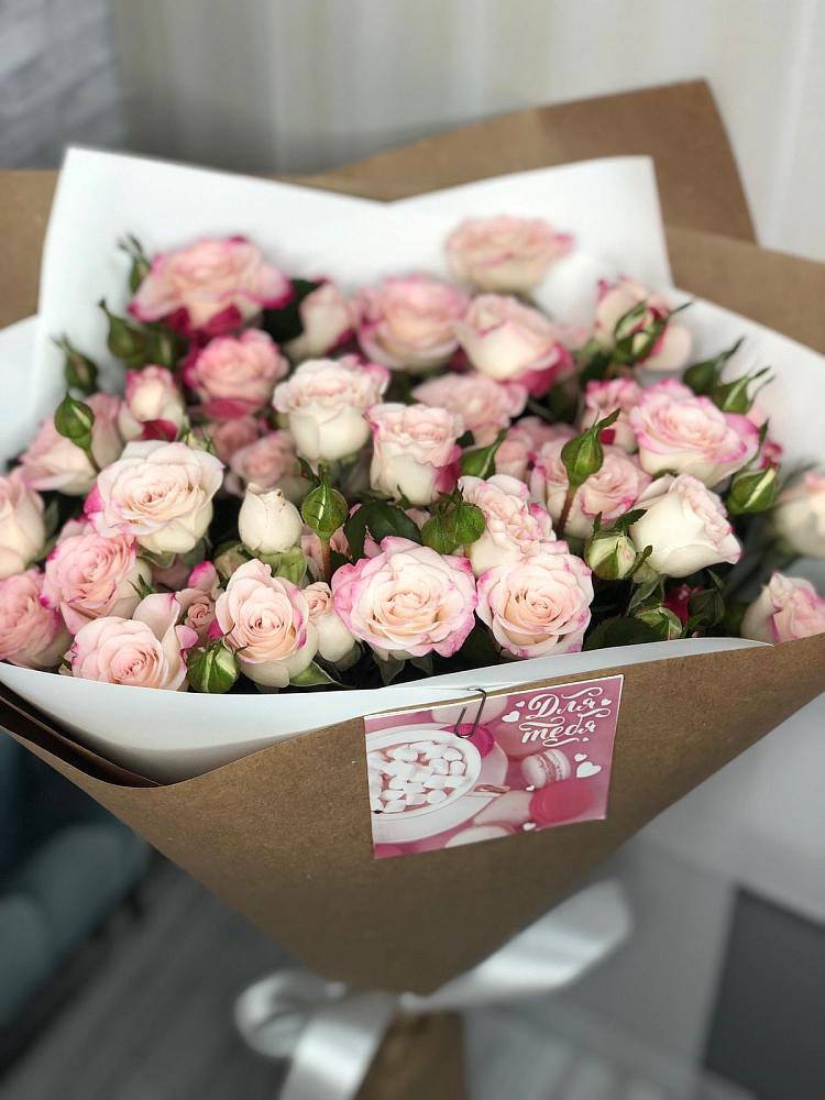 Букет цветов из: Розы в Черное