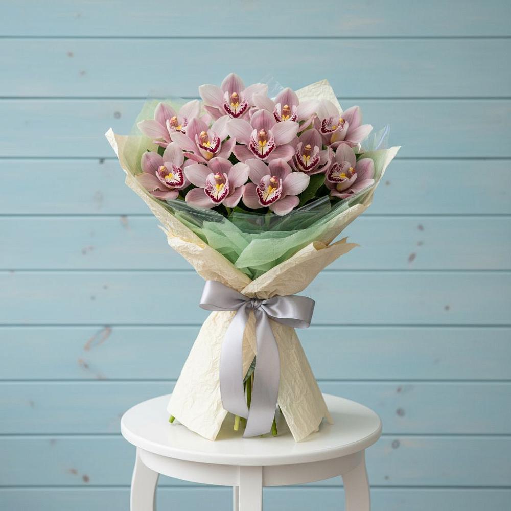 Букет цветов из: Орхидеи и Розы в Черное