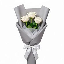 Букет 3 белые розы в Черное