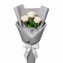 Букет 3 белые розы в Черное