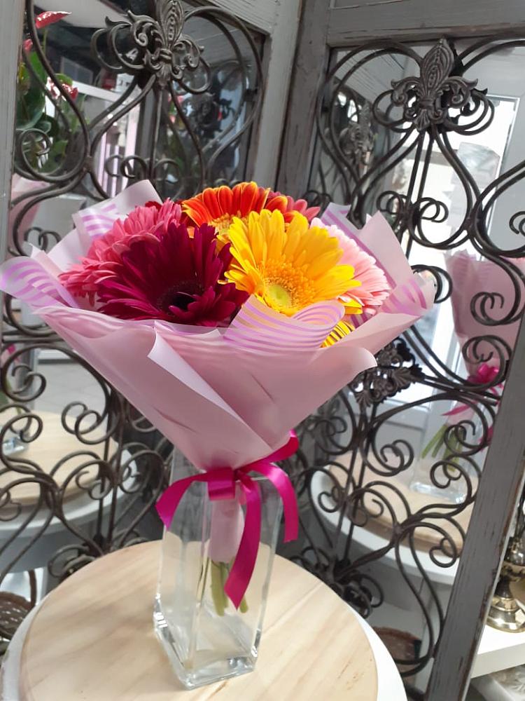 Букет цветов из: Герберы в Черное