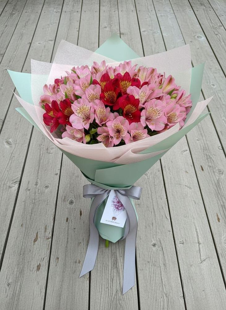 Букет цветов из: Альстромерии в Черное