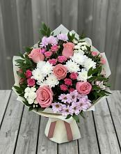 Букет цветов из:  Альстромерии, Гвоздики, Розы и Хризантемы в Черное