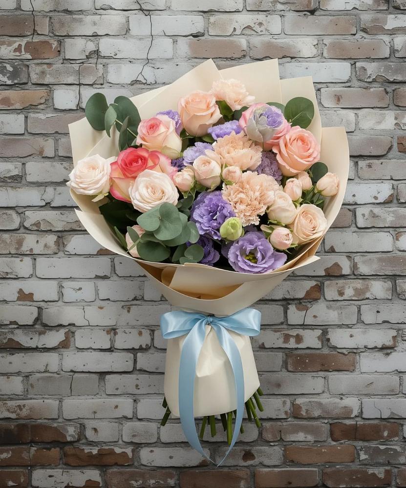 Букет цветов из: Розы, Лизиантусы и Гвоздики в Черное