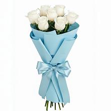 Букет 7 белых роз Проуд в Черное