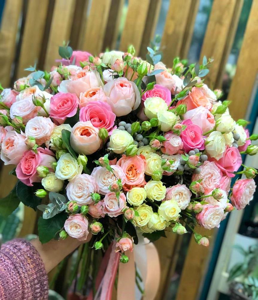 Букет цветов из: Розы в Черное