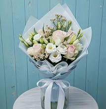 Букет цветов из:  Розы и Лизиантусы в Черное