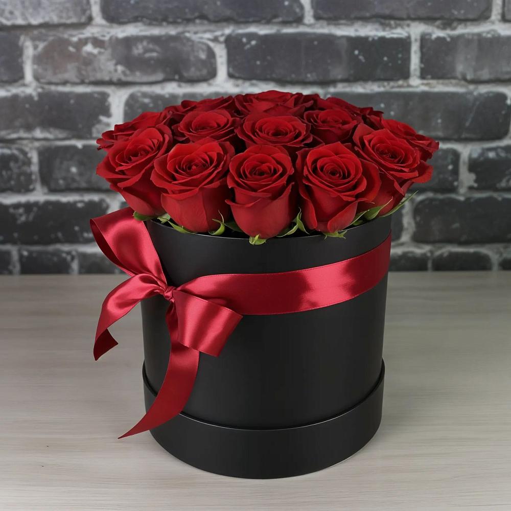 Цветочная композиция из Розы в шляпной коробке в Черное