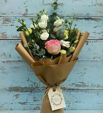 Букет цветов из:  Розы и Лизиантусы в Черное