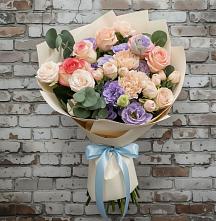 Букет цветов из:  Розы, Лизиантусы и Гвоздики #REPLACE_PRED# Черное