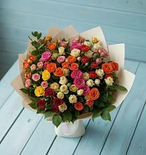 Букет Микс из разноцветных кустовых роз в Черное