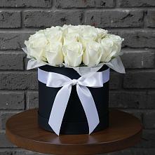 Цветочная композиция из Розы в шляпной коробке в Черное