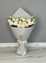 Букет цветов из:  Розы и Лизиантусы в Черное